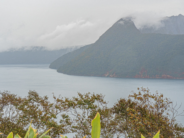  Mt Kamui: On the shore of Lake Mashu