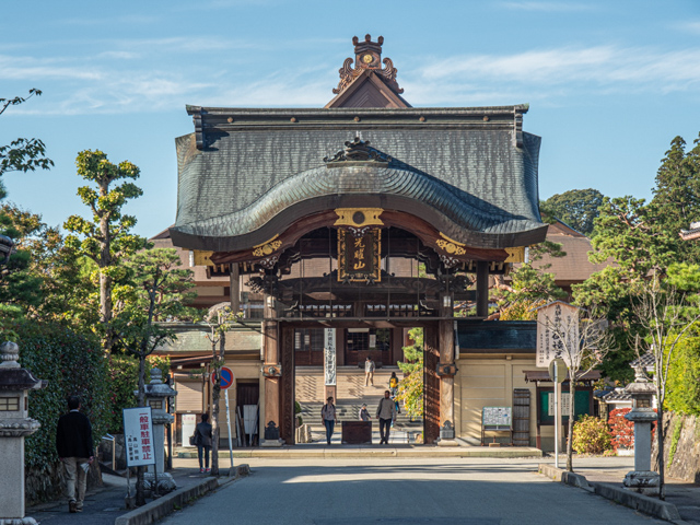  Gate to Shorenji Temple