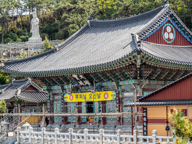 Main sanctuary, Daengjeon of  Haedong Yonggungsa Temple 