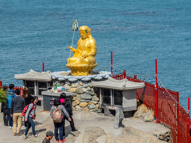 Healing Buddha of  Haedong Yonggungsa Temple 