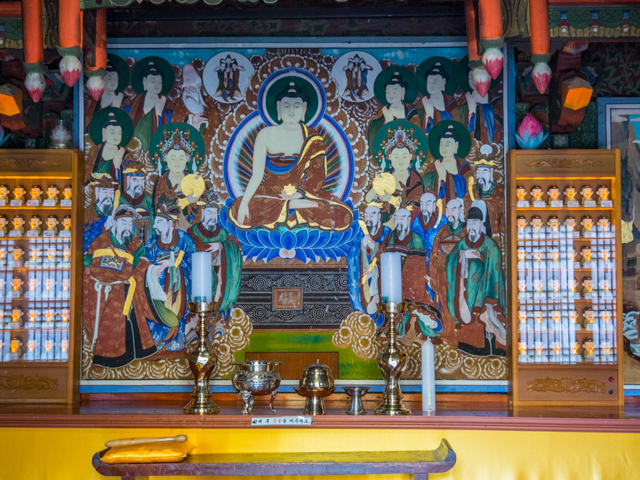 Main Alter with Buddha and two crowned Bodisattvas 