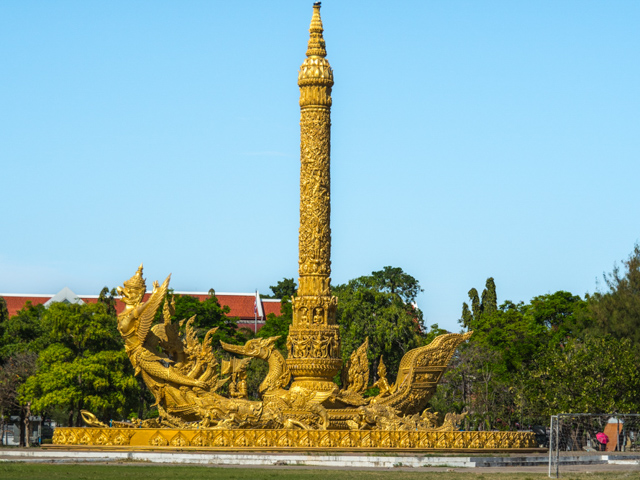  Permanet FLoat on Display in Thung Sri Mueang