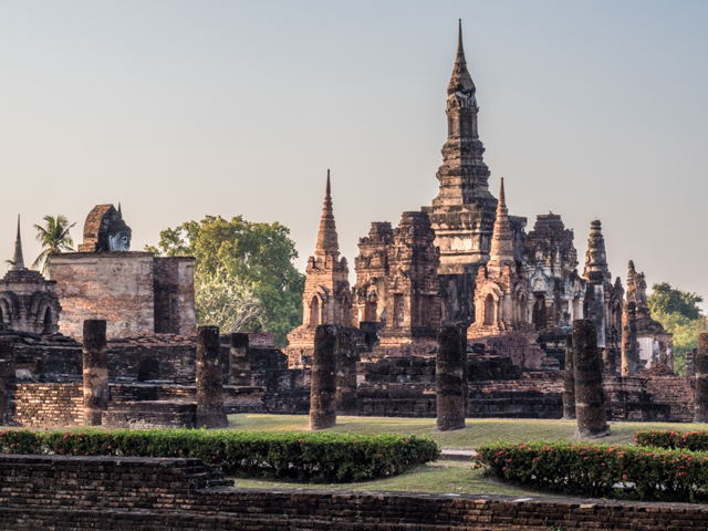 Lotus-bud style chedi at Wat Mahathat 