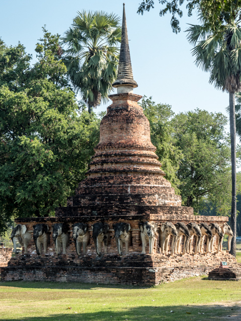 Elephants Protruding from Base of Wat Sorasak chedi 