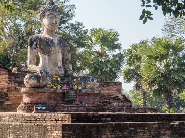  White Buddha of Wat Traphang Pan<