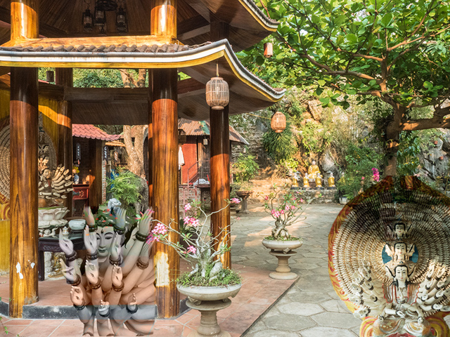 Entrance to Hoa Nghiem Cave 