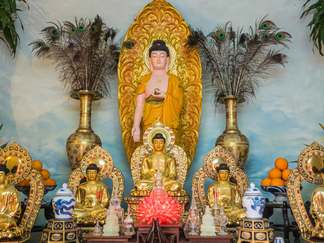 Altar of Tu Tam Pagoda 