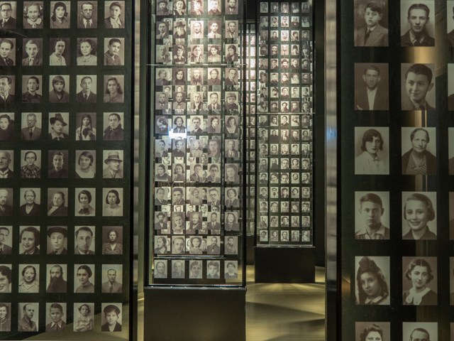 photographs of holocaust victims 