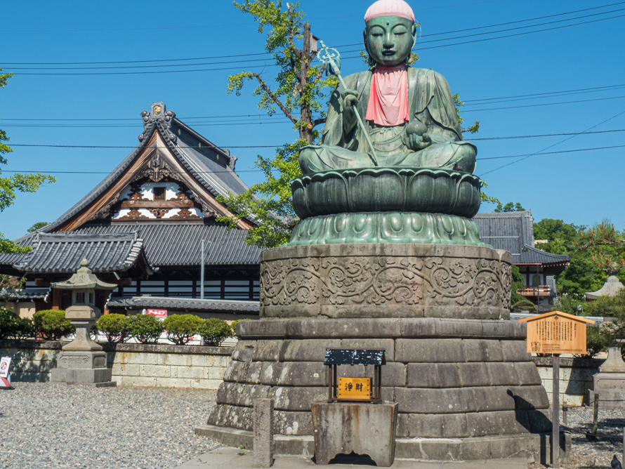  Wet Jiizo at Zenko-ji temple, Nagano.