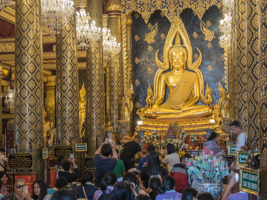 Wat Phra Si Rattana Mahathat on the banks of the Nan River at Phitsanulok